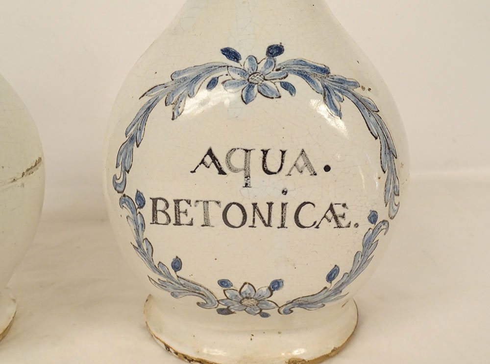 Pair Of Nevers Earthenware Pharmacy Jars In A Monochrome Palette Featuring Lemon Balm And Betony, 18th Century-photo-1