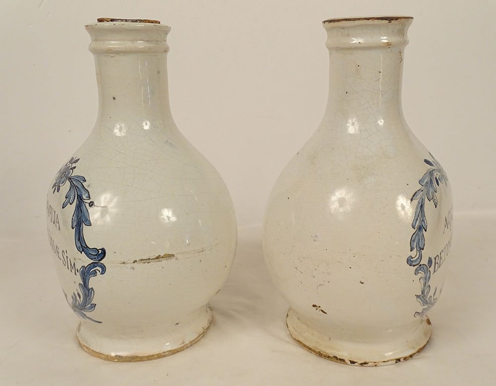 Pair Of Nevers Earthenware Pharmacy Jars In A Monochrome Palette Featuring Lemon Balm And Betony, 18th Century-photo-2