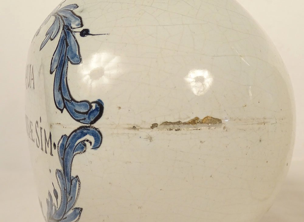 Pair Of Nevers Earthenware Pharmacy Jars In A Monochrome Palette Featuring Lemon Balm And Betony, 18th Century-photo-3