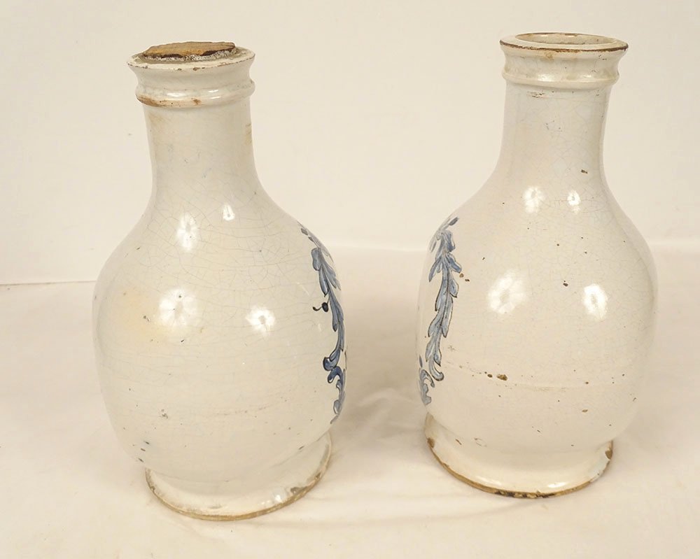 Pair Of Nevers Earthenware Pharmacy Jars In A Monochrome Palette Featuring Lemon Balm And Betony, 18th Century-photo-7