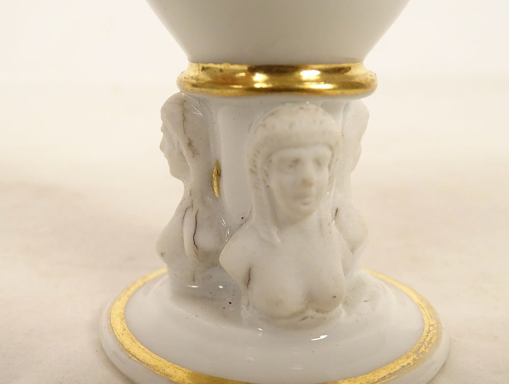 Empire-style Porcelain Egg Cup, Paris, With Gilded Caryatid And Sphinx Busts, 19th Century-photo-1