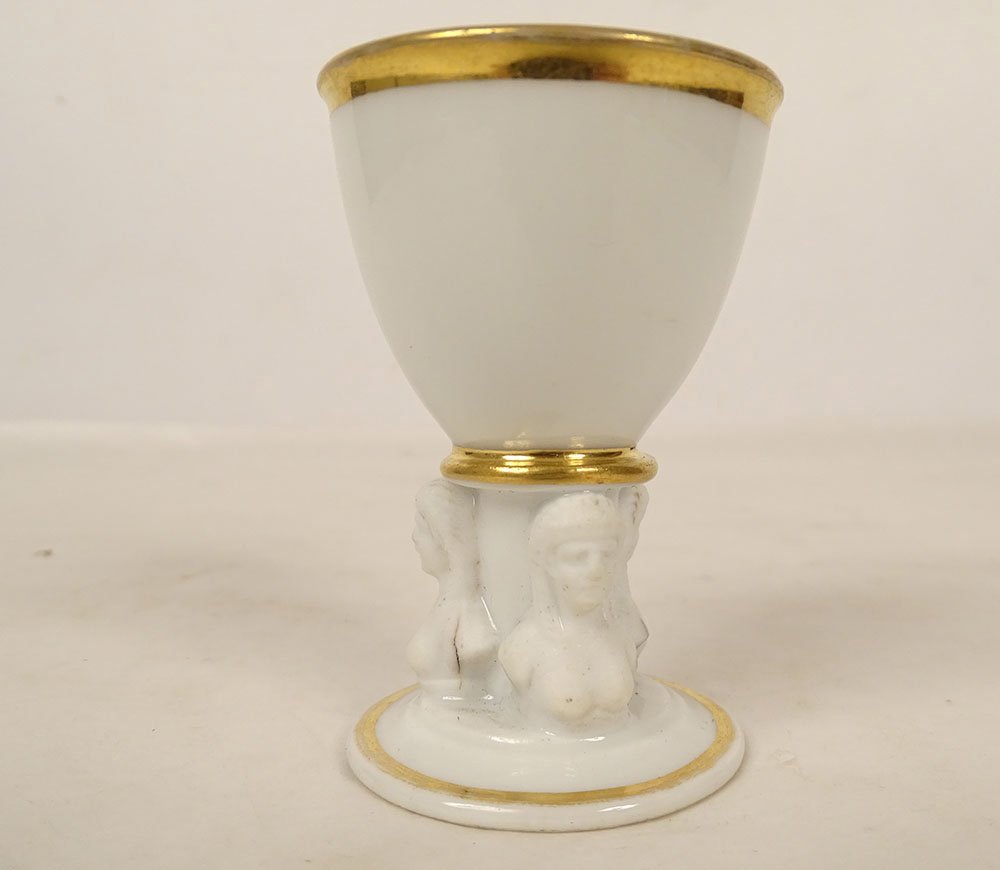 Empire-style Porcelain Egg Cup, Paris, With Gilded Caryatid And Sphinx Busts, 19th Century-photo-2