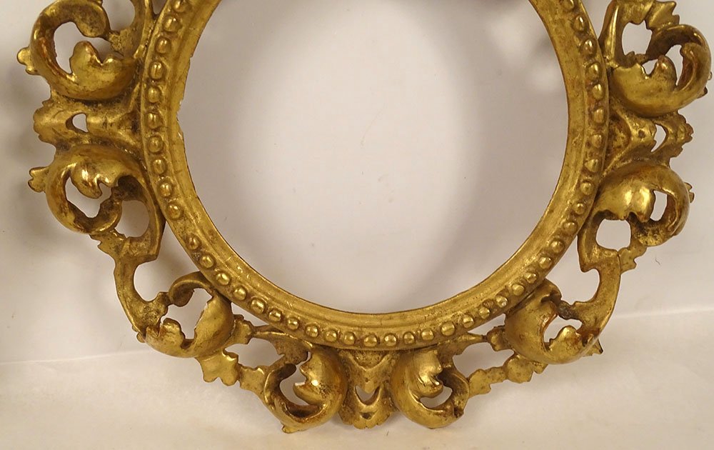 Paire cadres ronds italiens bois sculpté doré décor rococo feuillage XIXème-photo-1