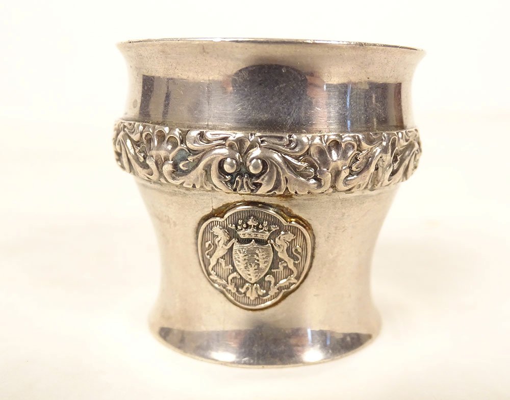 Solid Silver Egg Cup, Vieillard Paris, With Embossed Coat Of Arms Decoration, 19th Century-photo-2