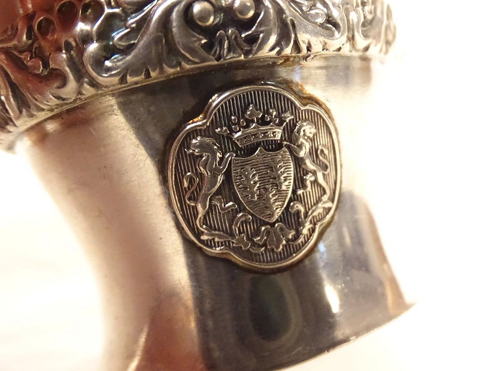 Solid Silver Egg Cup, Vieillard Paris, With Embossed Coat Of Arms Decoration, 19th Century-photo-3