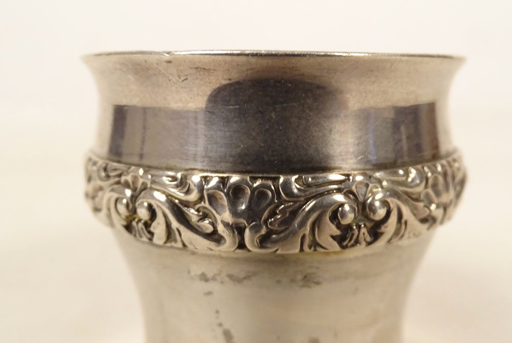 Solid Silver Egg Cup, Vieillard Paris, With Embossed Coat Of Arms Decoration, 19th Century-photo-2