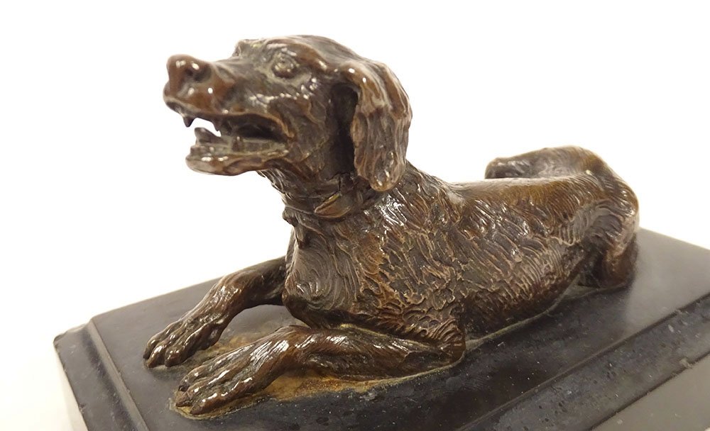 Presse-papier sculpture bronze chien chasse couché marbre noir XIXè siècle-photo-1