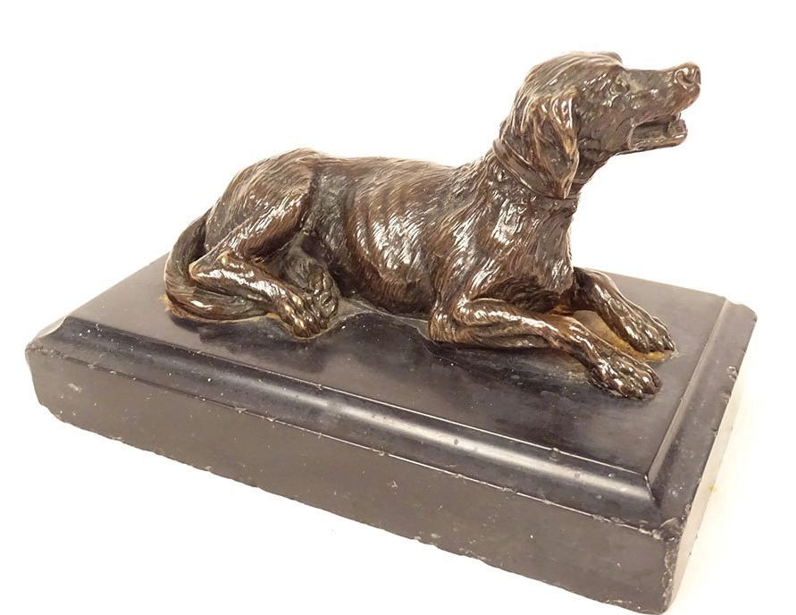 Presse-papier sculpture bronze chien chasse couché marbre noir XIXè siècle
