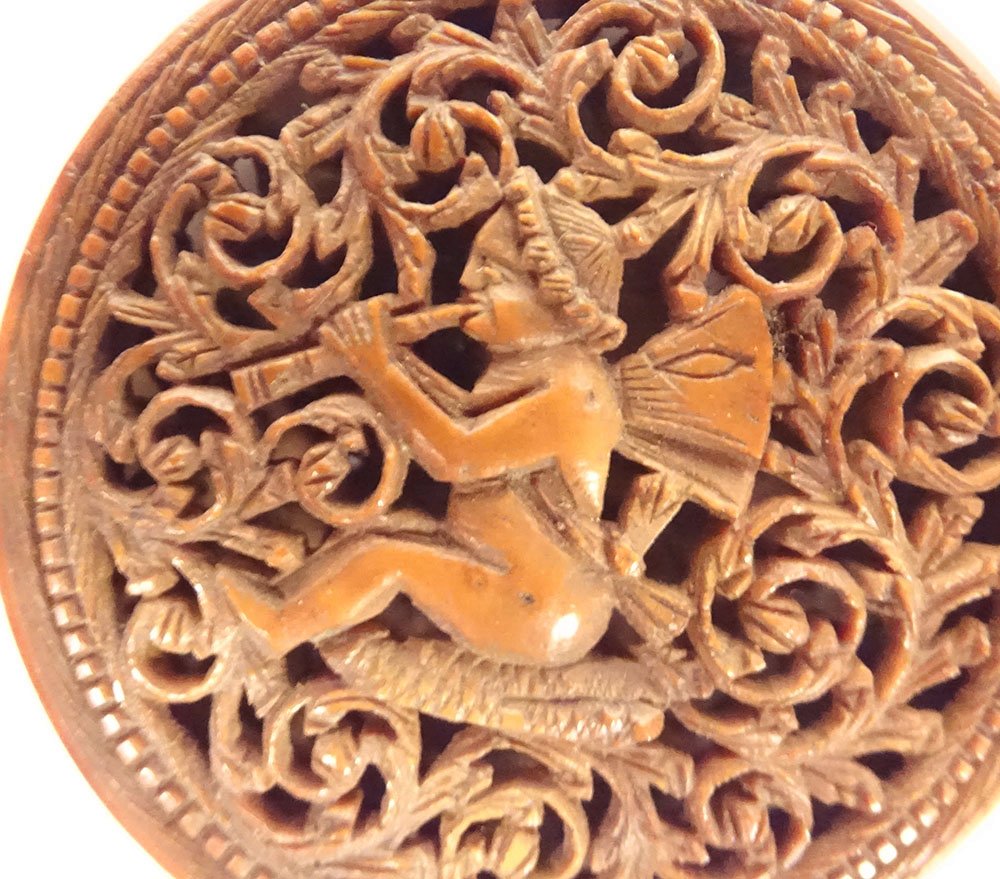 Petite boîte ronde corozo sculpté angelot musicien flambeau carquois XIXè-photo-2