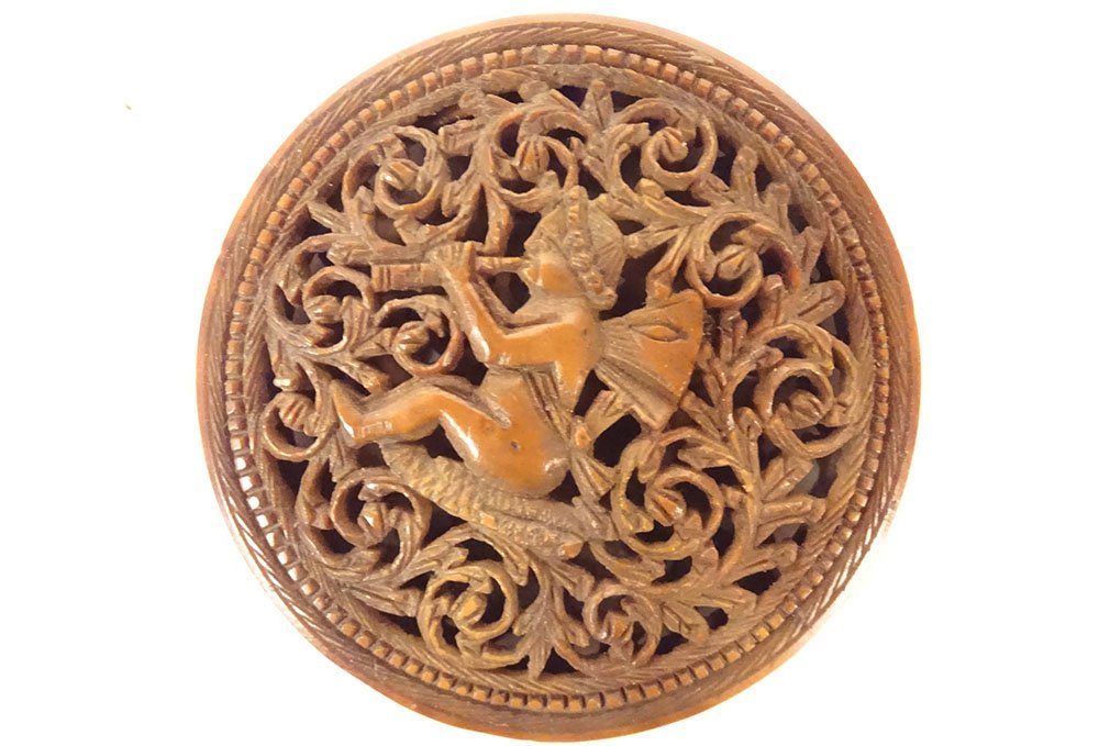Petite boîte ronde corozo sculpté angelot musicien flambeau carquois XIXè-photo-3