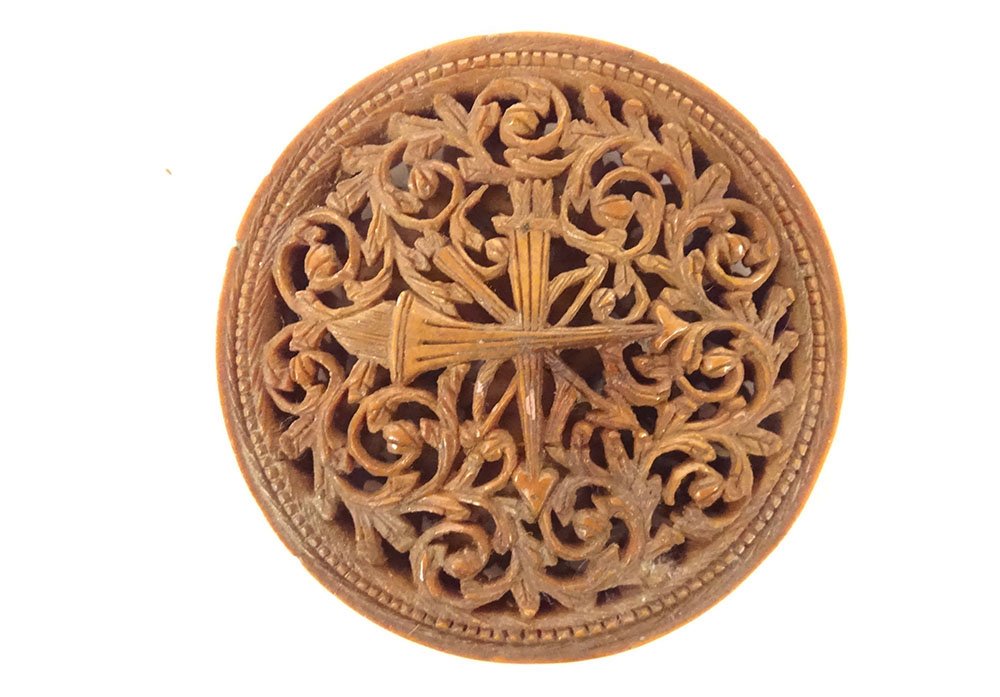 Petite boîte ronde corozo sculpté angelot musicien flambeau carquois XIXè-photo-4