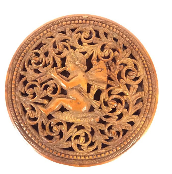 Petite boîte ronde corozo sculpté angelot musicien flambeau carquois XIXè