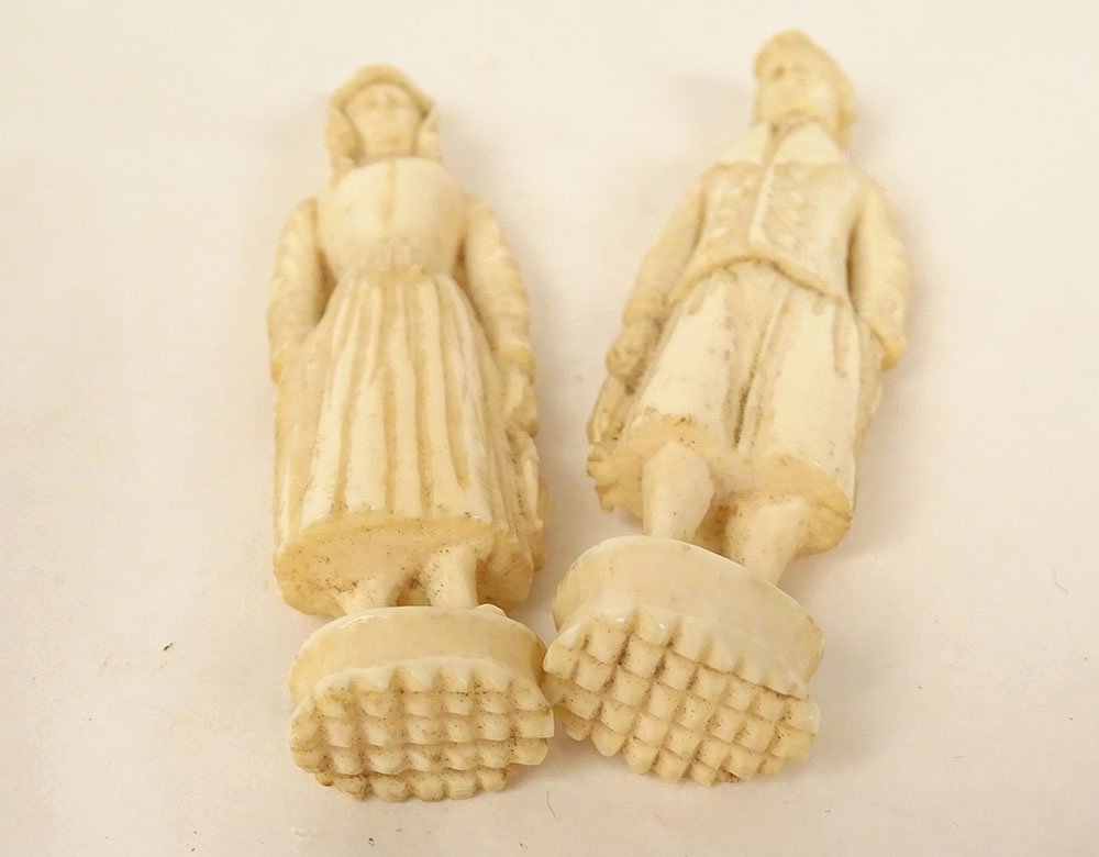 2 Small Ivory Needle-holder Sculptures From Dieppe And Poletais, Depicting A Fishing Couple, 19th Century-photo-2