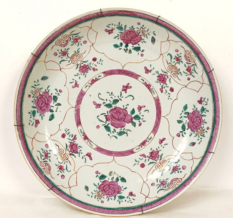 Large Round Porcelain Dish, Compagnie Indes, Famille Rose, China, Floral Design, 18th Century