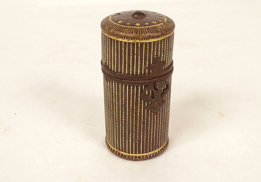 Boîte étui voyage cylindrique nécessaire parfum cuir doré fer XVIIIè siècle-photo-3