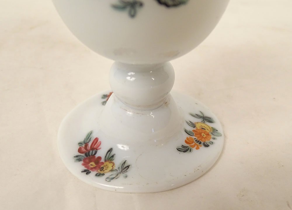 White Opaline Egg Cup With Garlands, Flowers, Bows, And Gilding, Charles X, 19th Century-photo-1