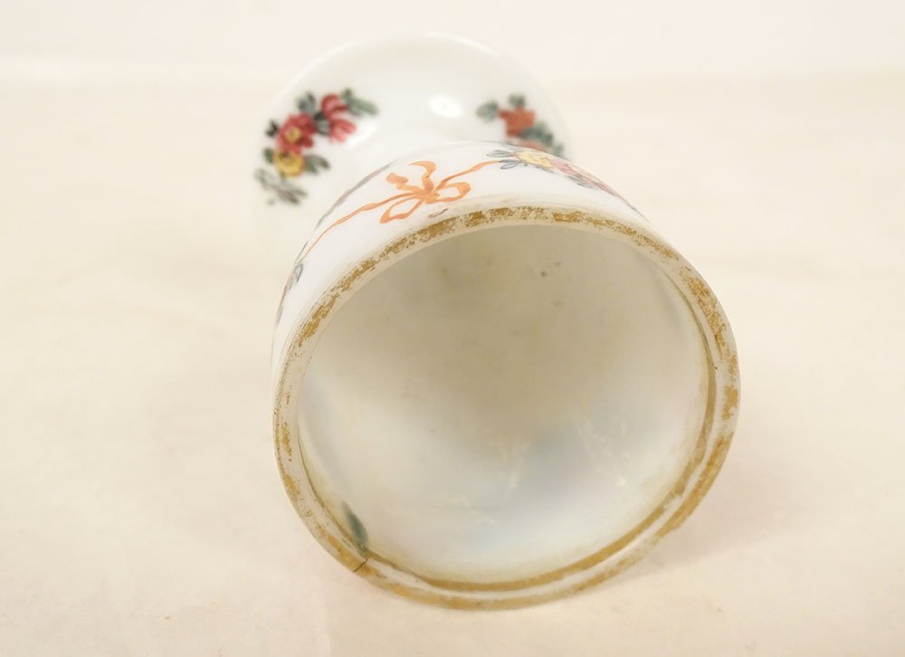 White Opaline Egg Cup With Garlands, Flowers, Bows, And Gilding, Charles X, 19th Century-photo-2