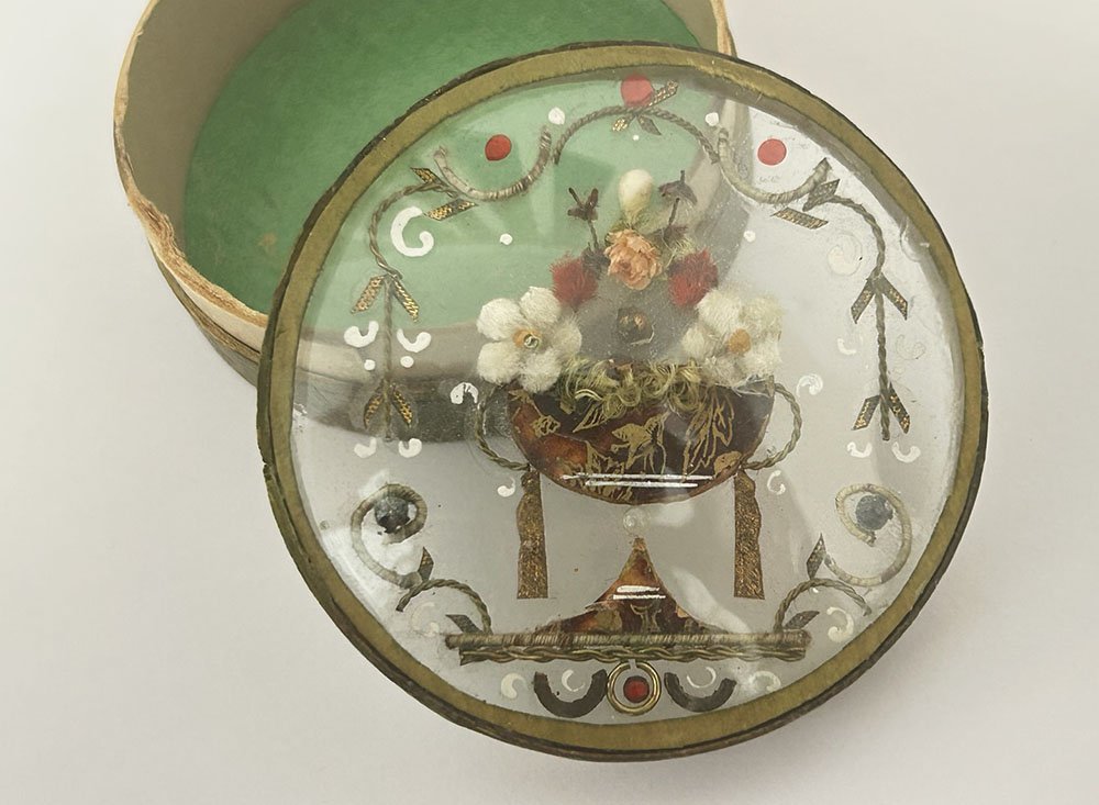 Small, Round Cardboard Box With A Romantic 19th-century Flower-shaped Cutout Under Glass-photo-2