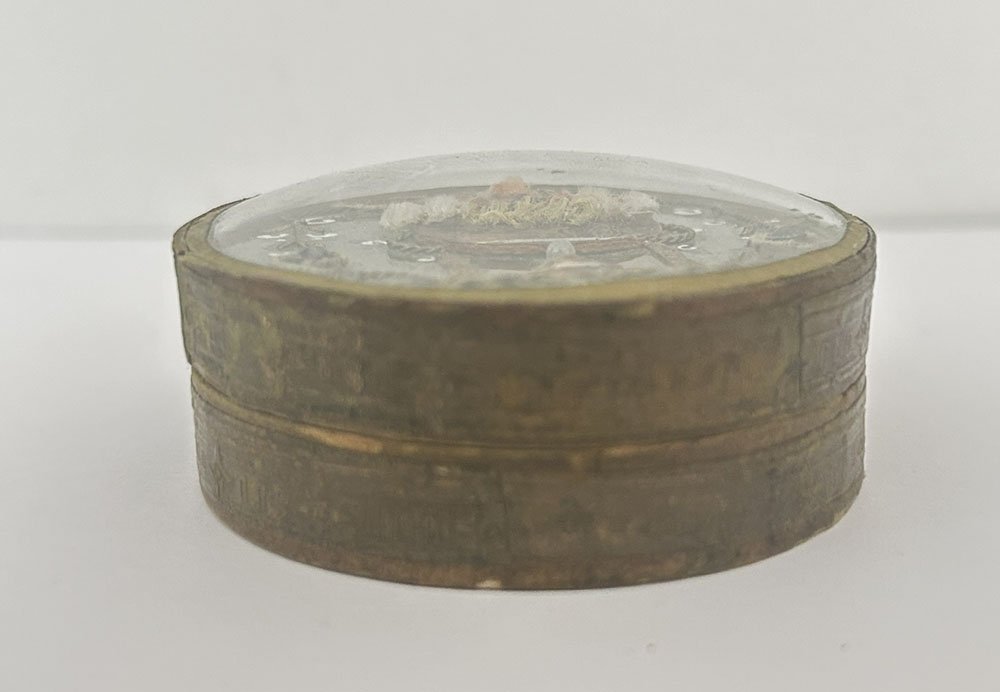 Small, Round Cardboard Box With A Romantic 19th-century Flower-shaped Cutout Under Glass-photo-3
