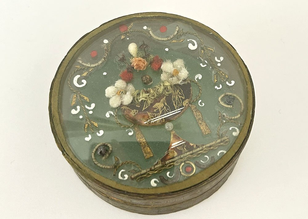 Small, Round Cardboard Box With A Romantic 19th-century Flower-shaped Cutout Under Glass-photo-1