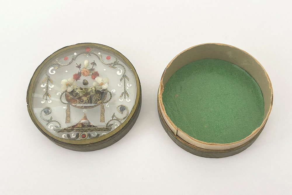Small, Round Cardboard Box With A Romantic 19th-century Flower-shaped Cutout Under Glass-photo-2