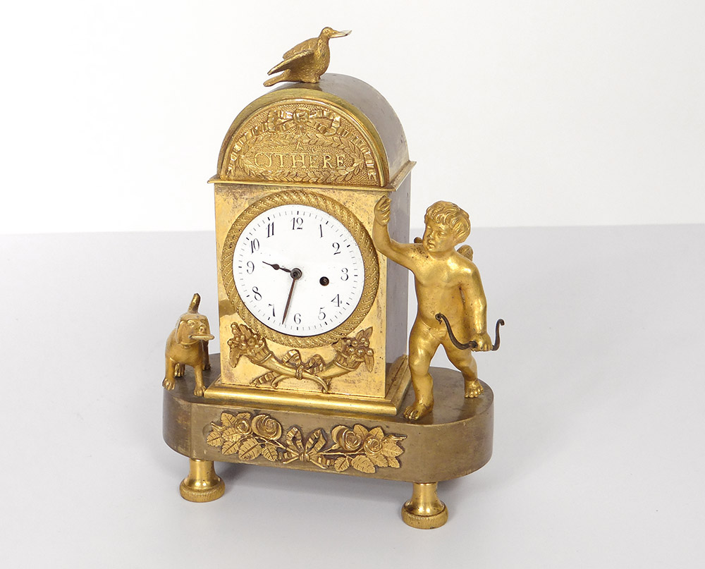 Rare pendulette bronze doré 'A CYTHERE' ange chien fleur XIX