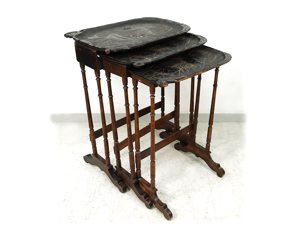 3 Tables Gigognes Bois Noirci Sculpté Japon Fleurs Nénuphars XIXè