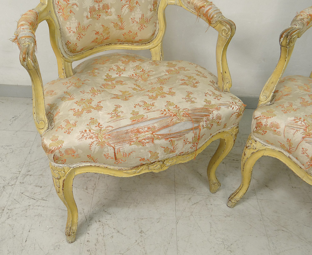 Paire Fauteuils Cabriolets Louis XV Bois Sculpté Estampille Courtois XVIIIè-photo-3