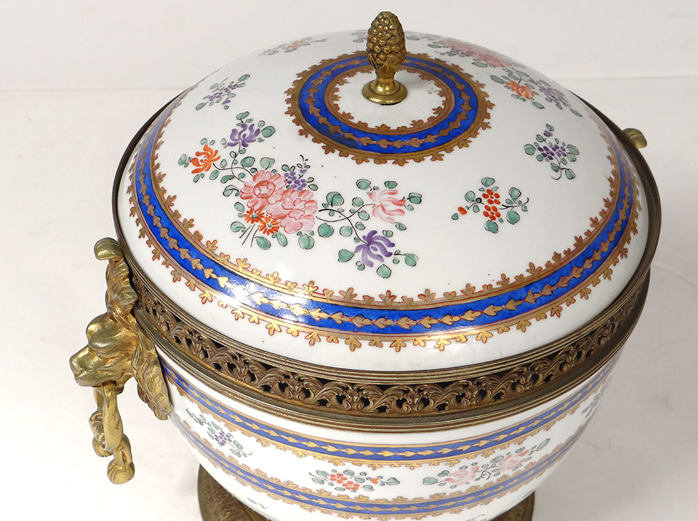 Potpourri Porcelain Polychrome Flowers Gilt Bronze Mufles Lions Late Nineteenth-photo-1