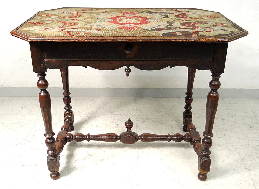 Table Louis XIII Noyer Bois Sculpté Tourné Tapisserie XVIIIème Siècle