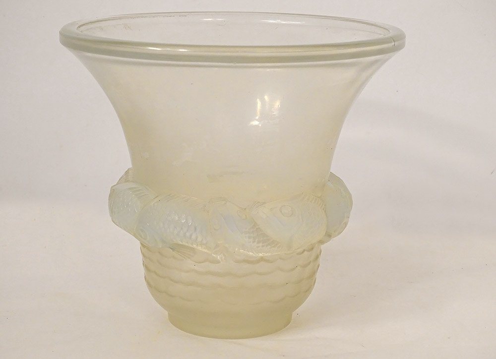 Vase Verre Opalescent Moulé René Lalique Modèle Piriac Poissons XXè Siècle-photo-2