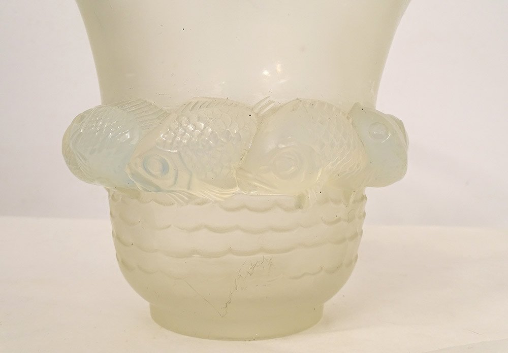 Vase Verre Opalescent Moulé René Lalique Modèle Piriac Poissons XXè Siècle-photo-4