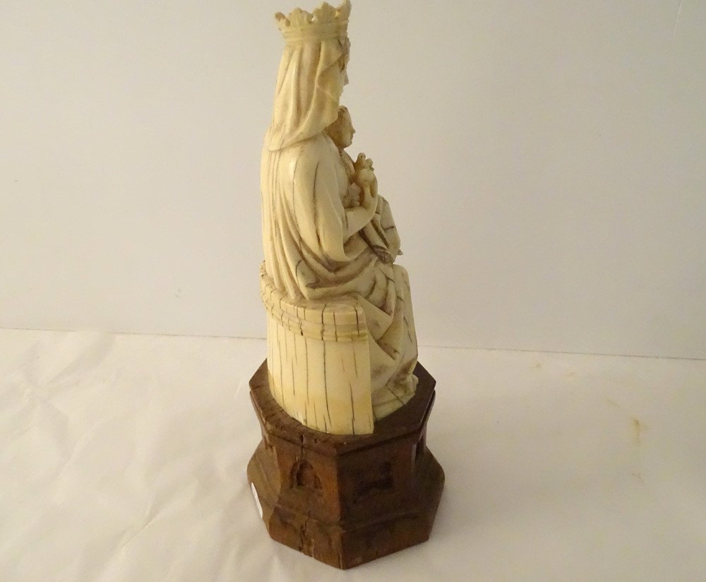 Vierge à l'Enfant Couronnée Ivoire Sculpté Gothique Jésus Oiseau XIXème-photo-2