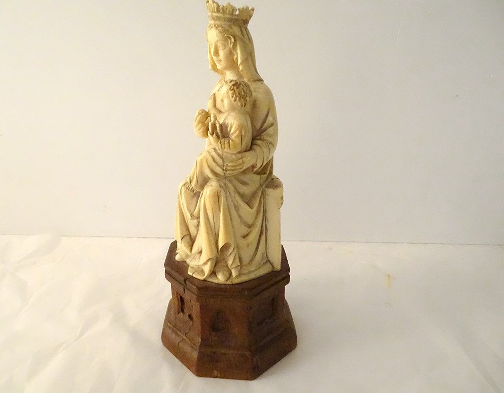 Vierge à l'Enfant Couronnée Ivoire Sculpté Gothique Jésus Oiseau XIXème-photo-5