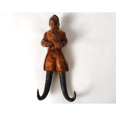 Sculpture Whip Hook Bois Black Forest Personnage XIXè Siècle