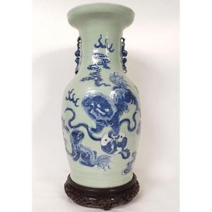 Vase Balustre Porcelaine Blanc Bleu Chine Lions Bouddhiques Chiens Fô XIXè