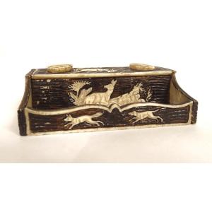 Petit encrier miniature os sculpté biche cerf chien renard Bruxelles XIXème