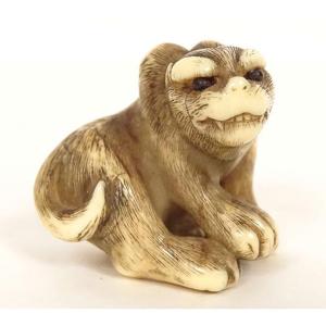 Netsuke ivoire sculpté tigre signé Unsho Hakuryu Japon Edo XIXème siècle