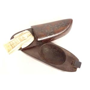 Tabatière chaussure à système bois sculpté laiton Art Populaire XIXème