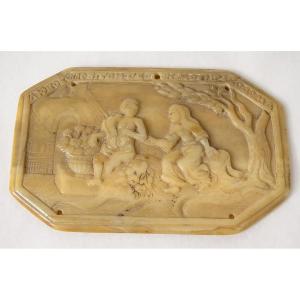 Plaque bas relief os sculpté couple scène romantique Russie XIXème 