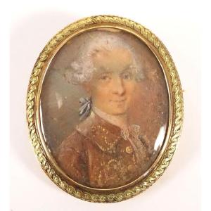 18k Solid Gold Medallion Brooch Painted Miniature Portrait Of 18th Century Aristocrat