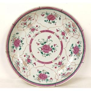 Large Round Porcelain Dish, Compagnie Indes, Famille Rose, China, Floral Design, 18th Century