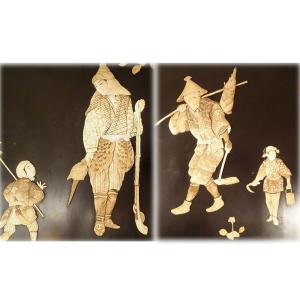 Pair Of Lacquered Wooden Panels With Shibayama Marquetry Depicting Figures From Meiji-era Japan, 19th Century