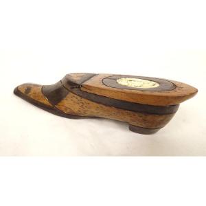 Wooden Snuffbox With Carved Medallion Portraiture, 19th-century Folk Art