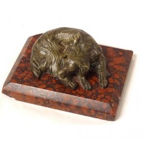 Petit Presse-papier Sculpture Bronze Chien Couché Marbre Rouge Griotte XIXè