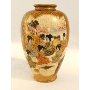 Petit Vase Porcelaine Satsuma Japon Personnages Geishas Signé XIXè Siècle