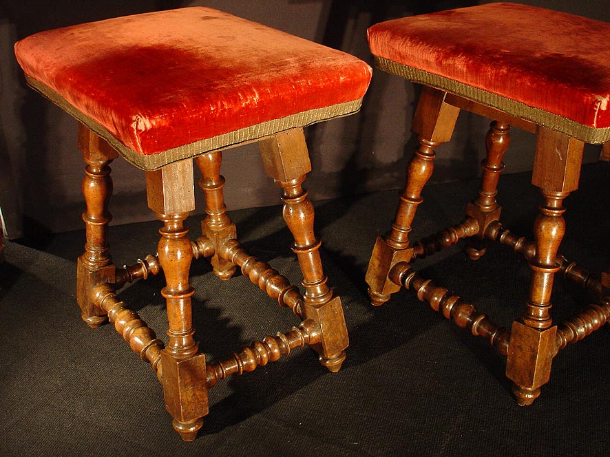 17th Century Pair Of Stools-photo-2