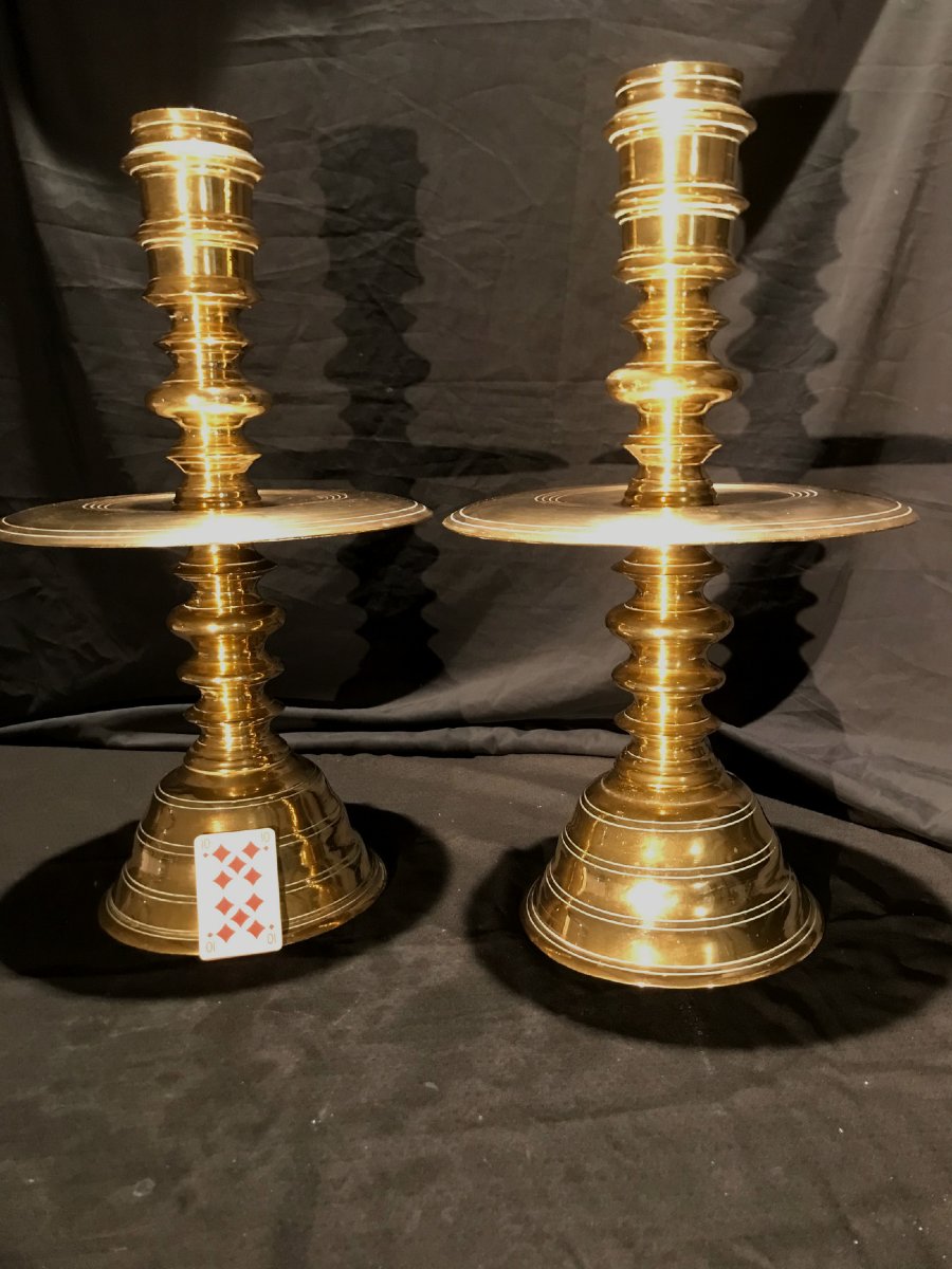 Paire de grands chandeliers 