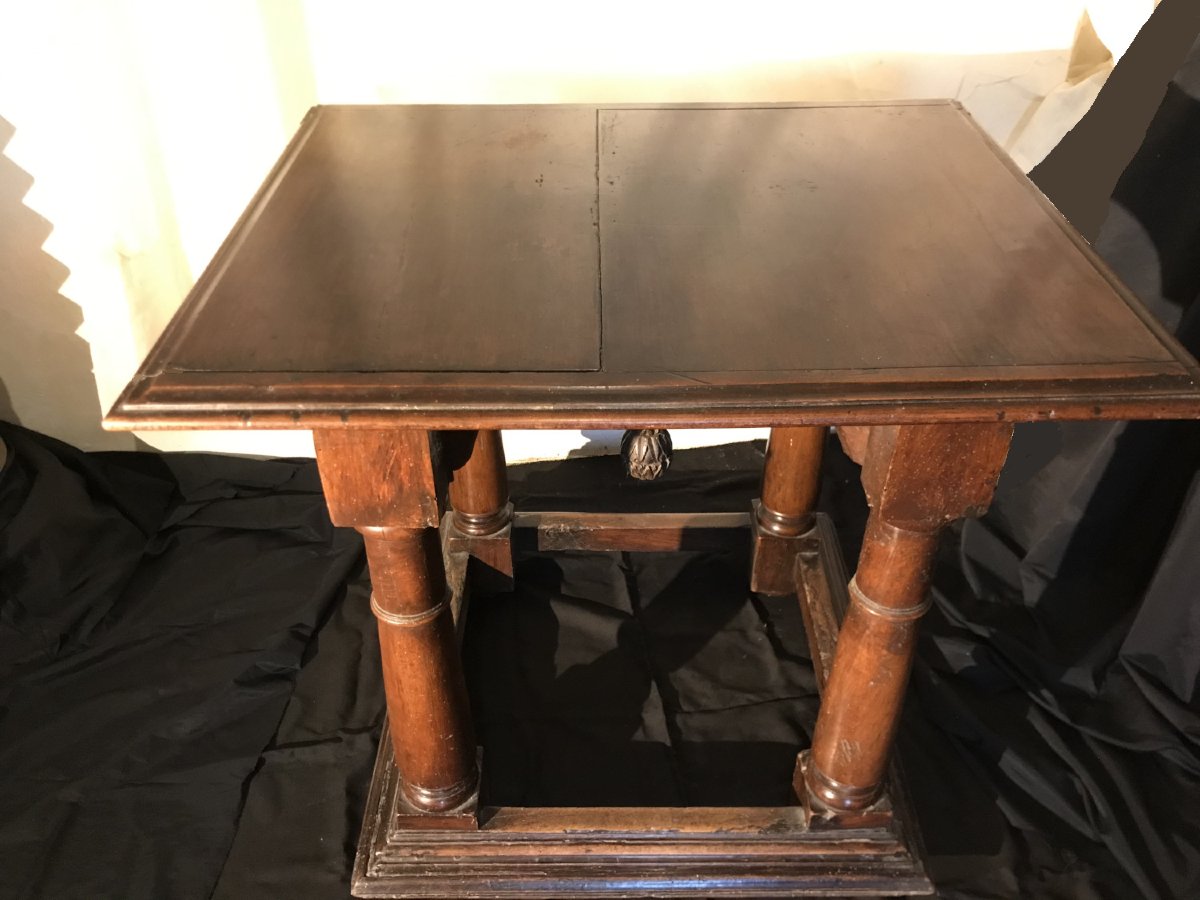 Petite table Louis XIII