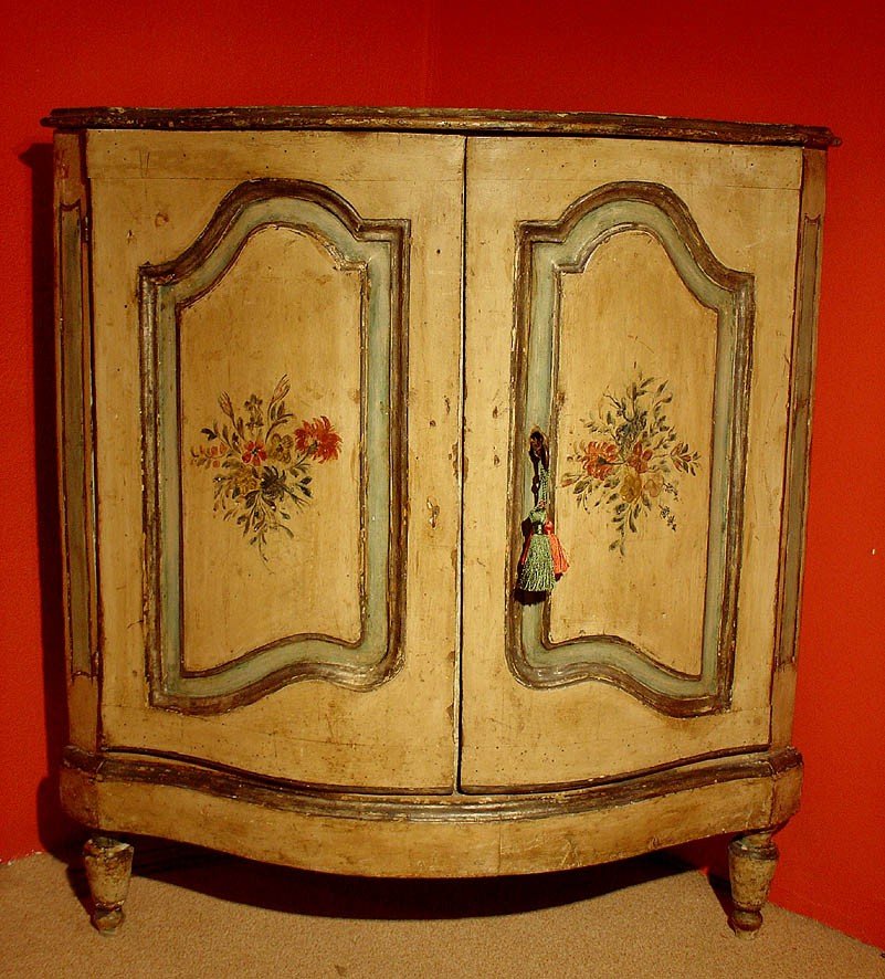 18th Century Cabinet Corner-photo-2